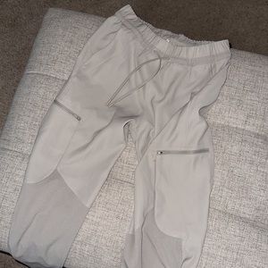 Lululemon Relaxed Mid-Rise Cargo Pant